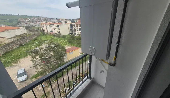 İzban'a Yakın Site İçerisinde Asansörlü 1+1 Sıfır Daire