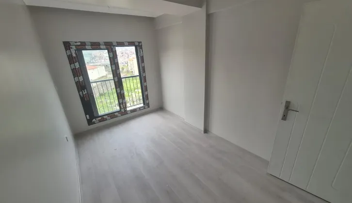 İzban'a Yakın Site İçerisinde Asansörlü 1+1 Sıfır Daire
