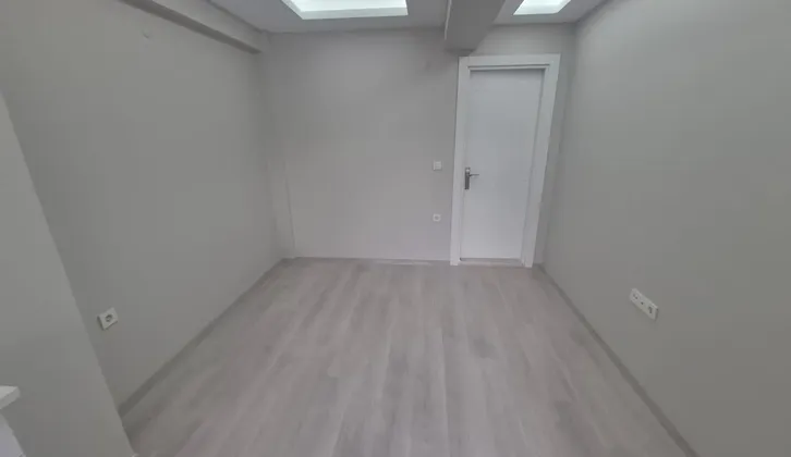 İzban'a Yakın Site İçerisinde Asansörlü 1+1 Sıfır Daire