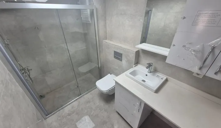 İzban'a Yakın Site İçerisinde Asansörlü 1+1 Sıfır Daire