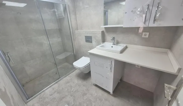 İzban'a Yakın Sitede Ara Kat Asansörlü 1+1 Sıfır Daire