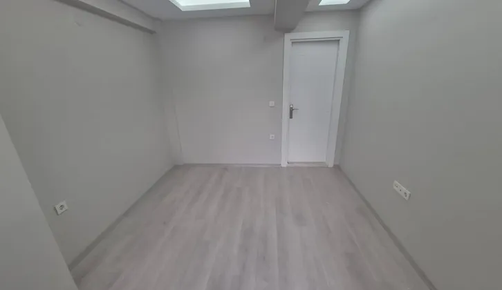 İzban'a Yakın Sitede Ara Kat Asansörlü 1+1 Sıfır Daire