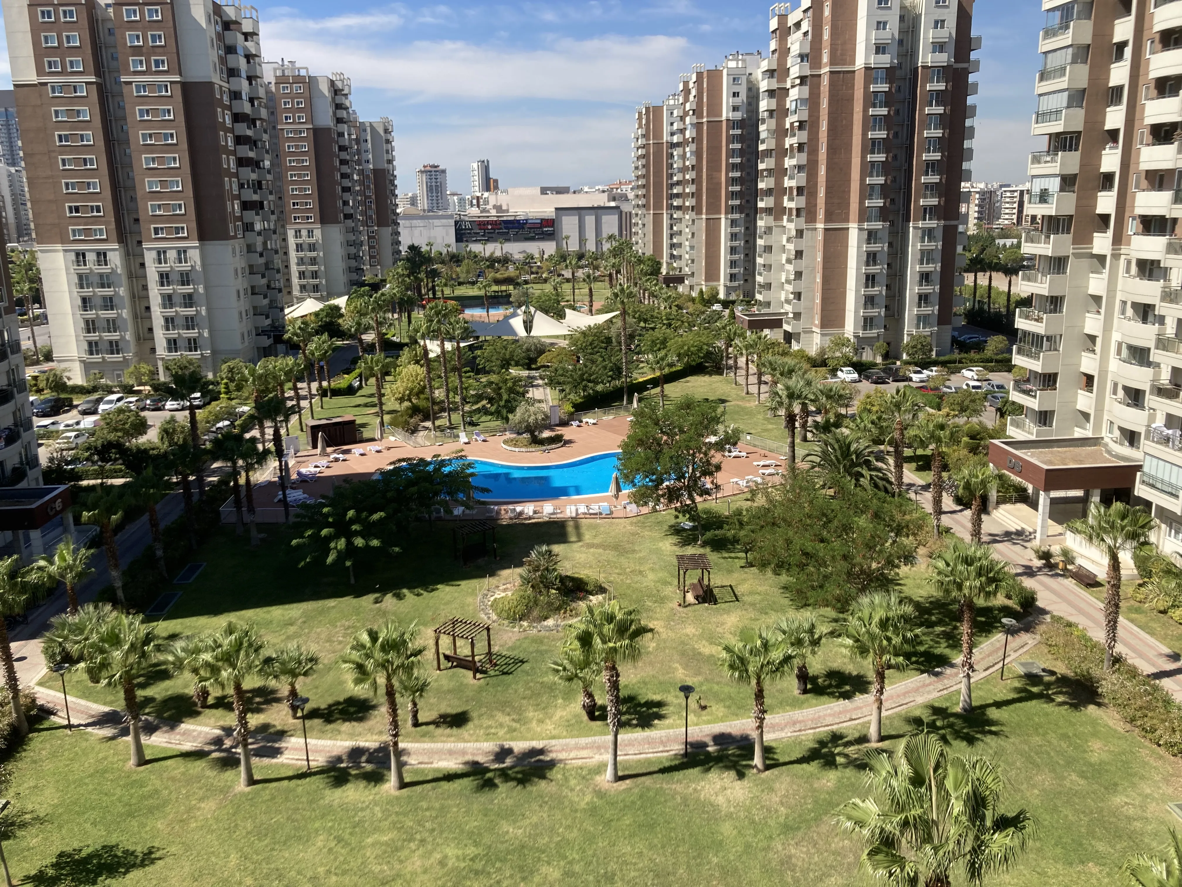 Soyak Mavişehir B Bölgesi Havuz- Hilltown Cepheli Kiralık 1+1 Daire