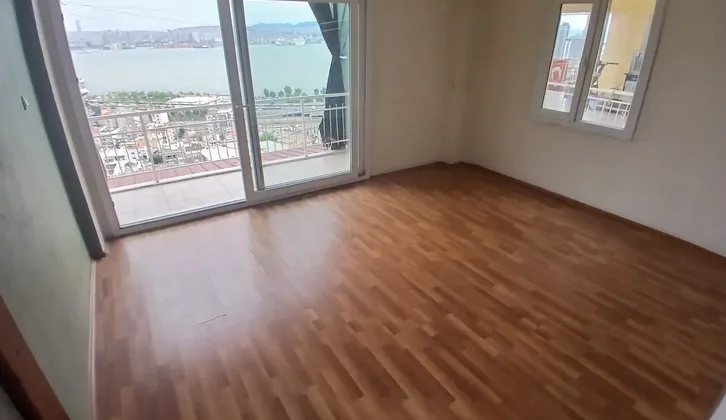 Bayraklı Deniz Manzaralı Kiralık 3+1 Daire