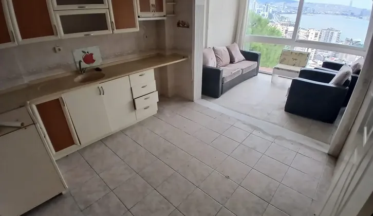 Bayraklı Deniz Manzaralı Kiralık 3+1 Daire