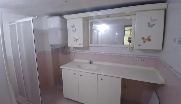 Bayraklı Deniz Manzaralı Kiralık 3+1 Daire