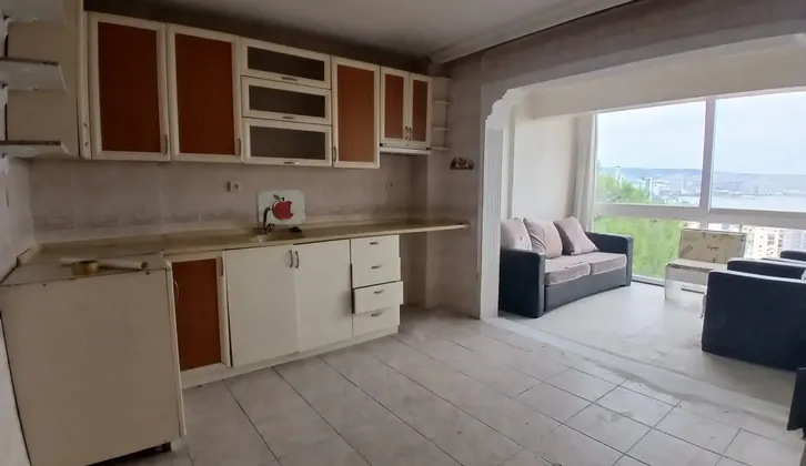 Bayraklı Deniz Manzaralı Kiralık 3+1 Daire