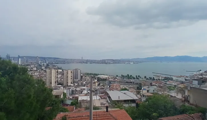 Bayraklı Deniz Manzaralı Kiralık 3+1 Daire