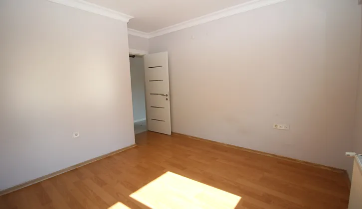Genç Bina'da Asansörlü Otoparklı Ebeveyn Banyolu 2+1