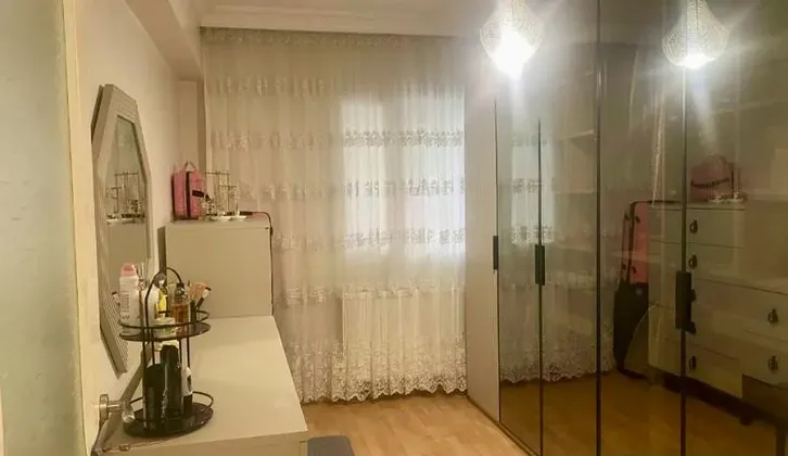 Mızraklı Caddesi Yakını, Genç Binada Satılık 2+1 Arakat Daire