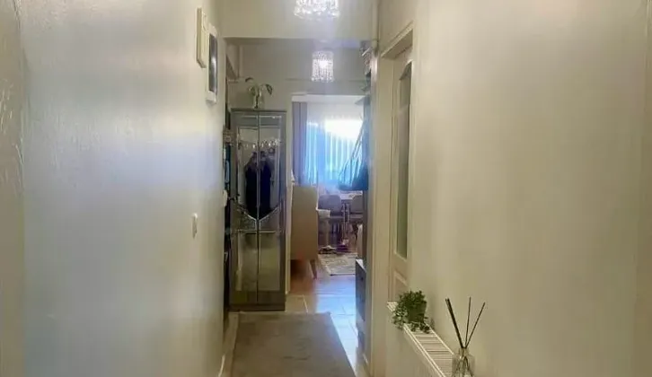 Mızraklı Caddesi Yakını, Genç Binada Satılık 2+1 Arakat Daire