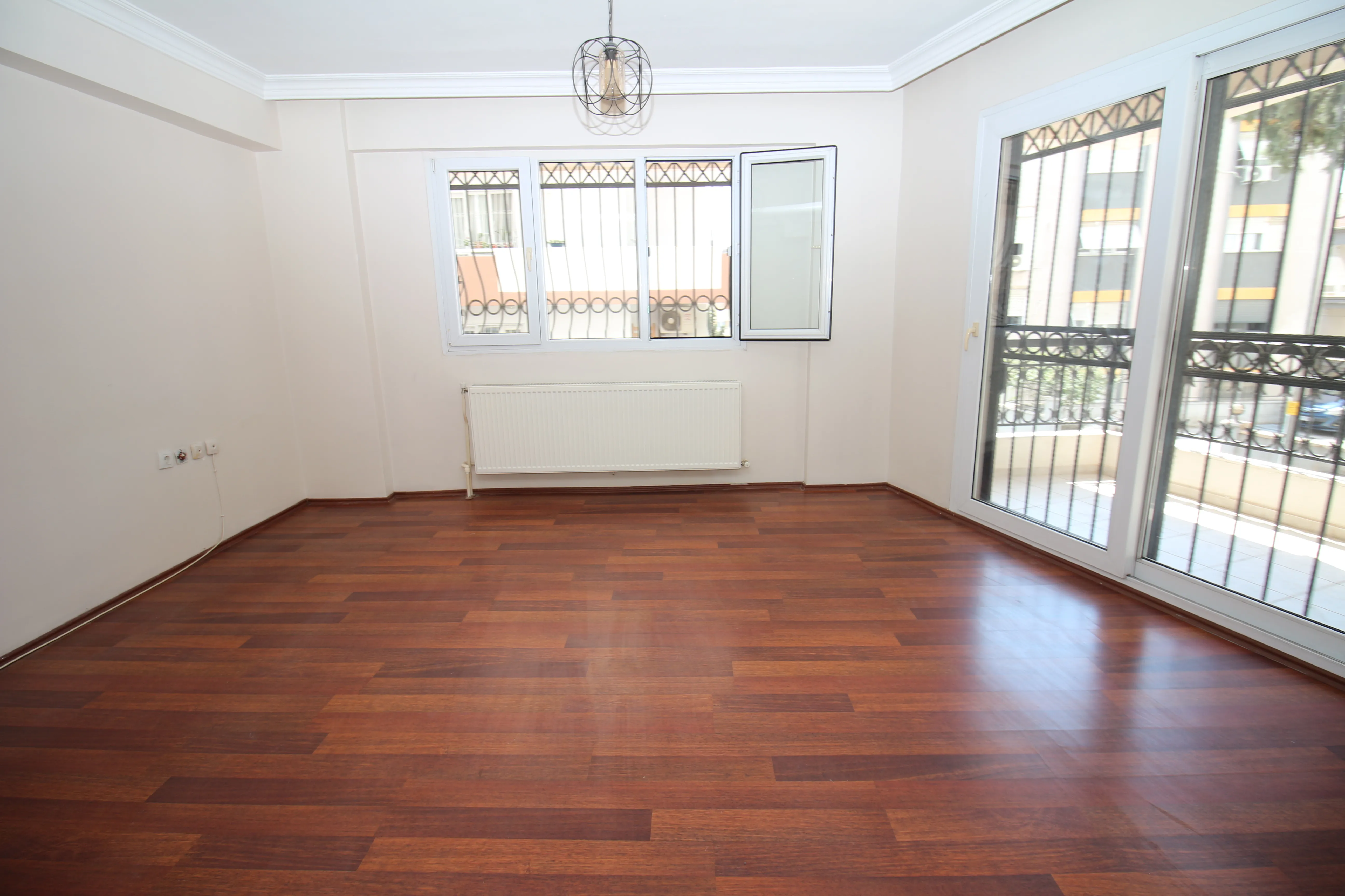 Basınsitesi Mahallesinde Doğalgazlı Otoparklı