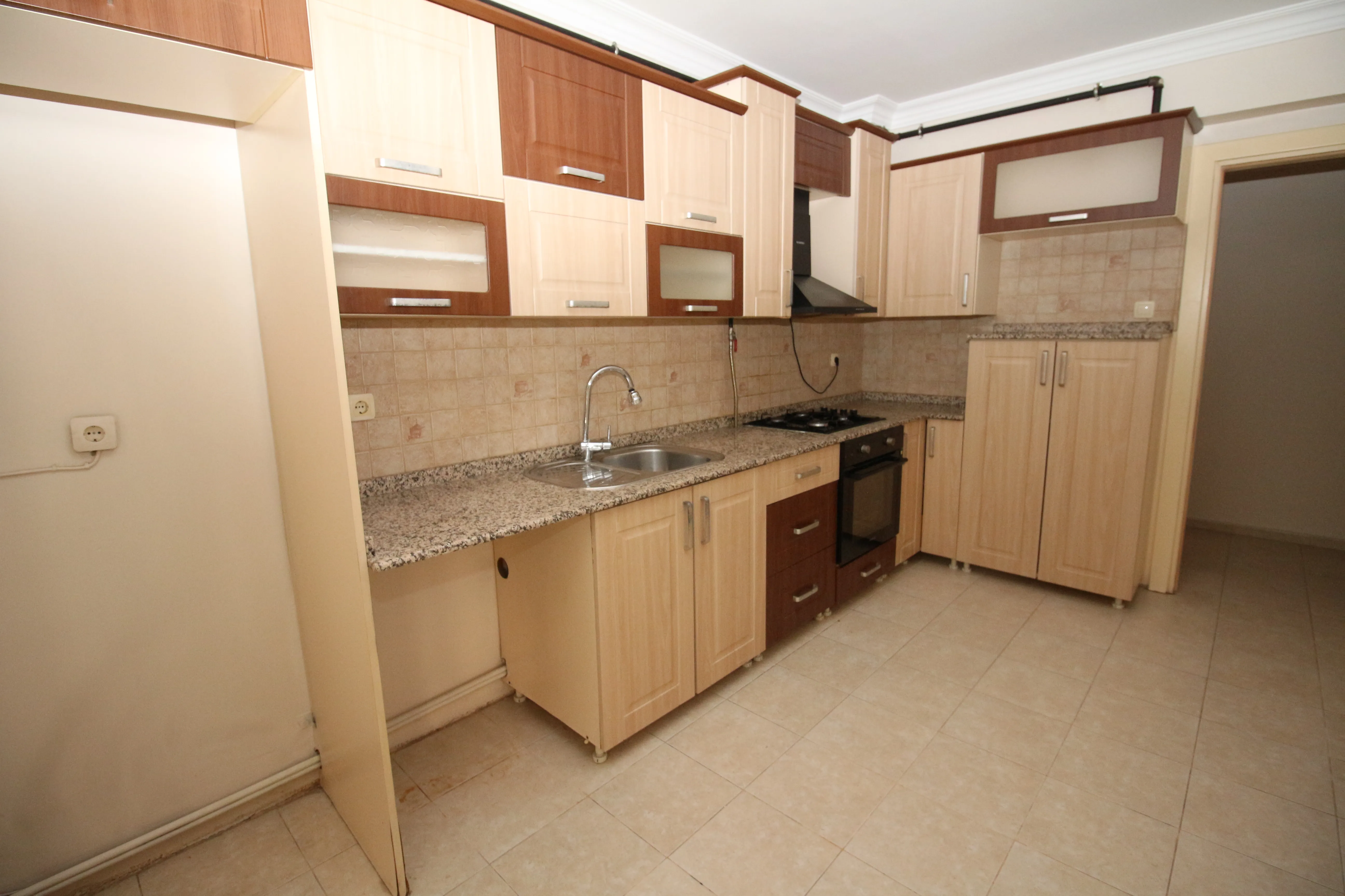 Basınsitesi Mahallesinde Doğalgazlı Otoparklı