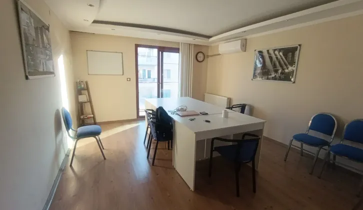 Küçükparkta 3+1 çift banyolu merkezi konumlu satılık daire