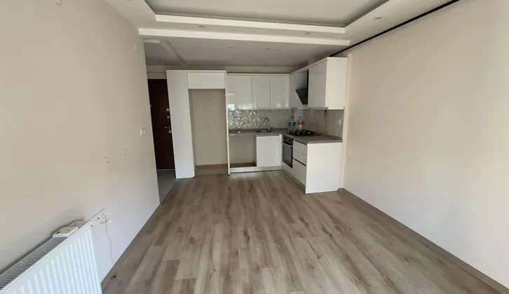 Karşıyaka Bostanlı Demirköprü'deİZBAN Yakınında Lüks Kiralık 1+1