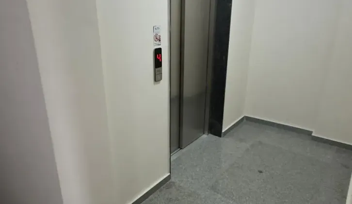 Karşıyaka Bostanlı Demirköprü'deİZBAN Yakınında Lüks Kiralık 1+1