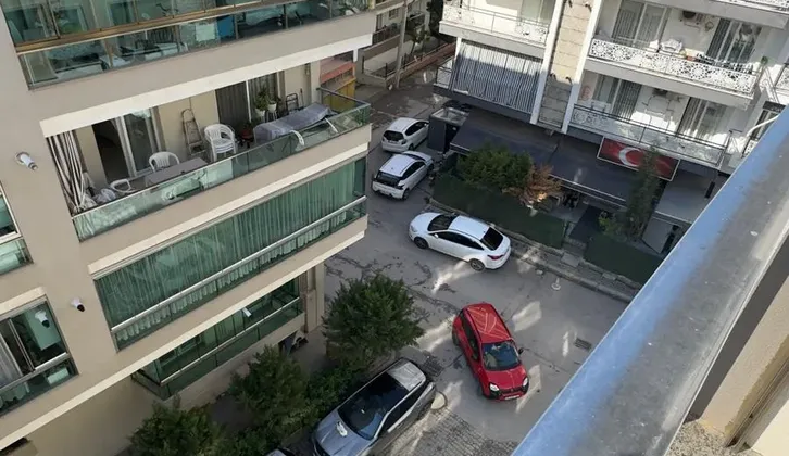 Karşıyaka Bostanlı Demirköprü'deİZBAN Yakınında Lüks Kiralık 1+1