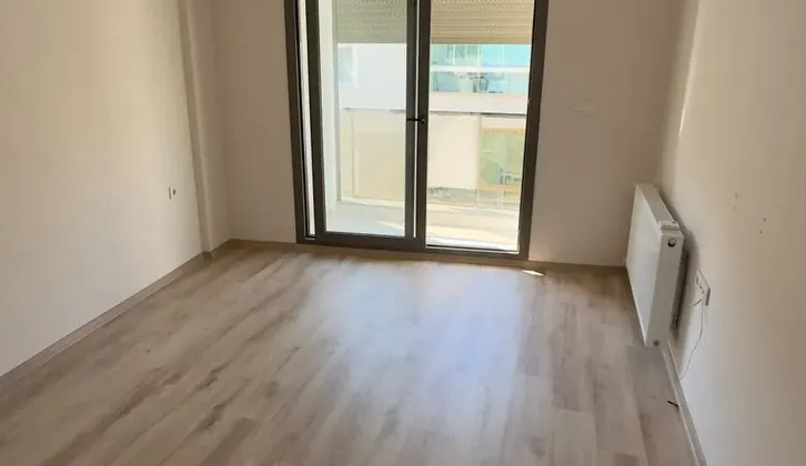 Karşıyaka Bostanlı Demirköprü'deİZBAN Yakınında Lüks Kiralık 1+1
