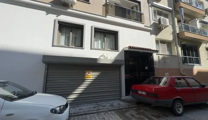 Karşıyaka Bostanlı Demirköprü'deİZBAN Yakınında Lüks Kiralık 1+1