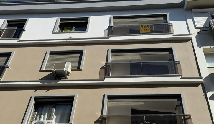 Karşıyaka Bostanlı Demirköprü'deİZBAN Yakınında Lüks Kiralık 1+1