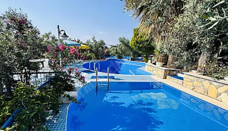 Çandarlı'da Satılık Butik Otel VE Zeytinlik BİR ARADA(13.366 m²)