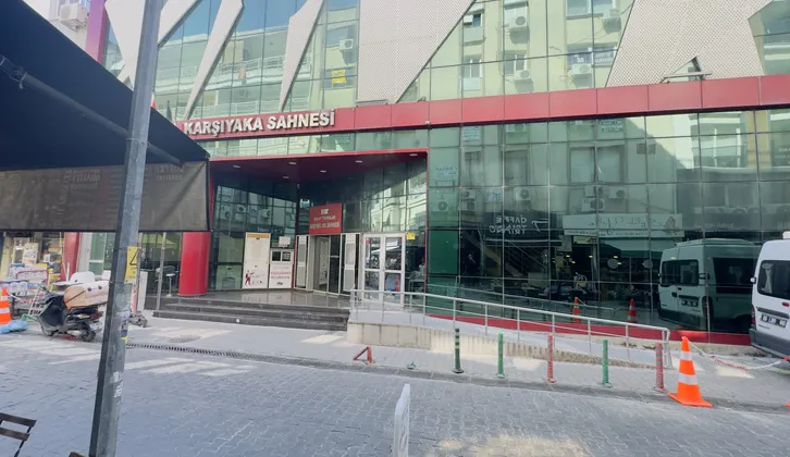 Karşıyaka Çarşının Kalbinde,Pasaj İçi 35 m² Satılık Ticari Alan