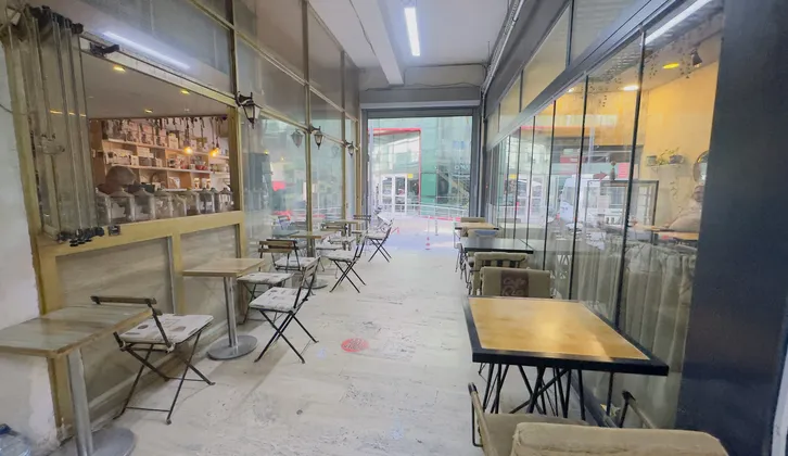 Karşıyaka Çarşının Kalbinde,Pasaj İçi 35 m² Satılık Ticari Alan