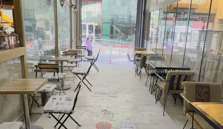 Karşıyaka Çarşının Kalbinde,Pasaj İçi 35 m² Satılık Ticari Alan