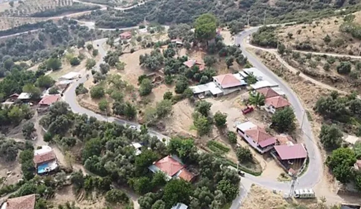 Kiraz ÇANAKÇI 'da 845M2 Köyiçi 220m2 İmarlı SATILIK ARSA