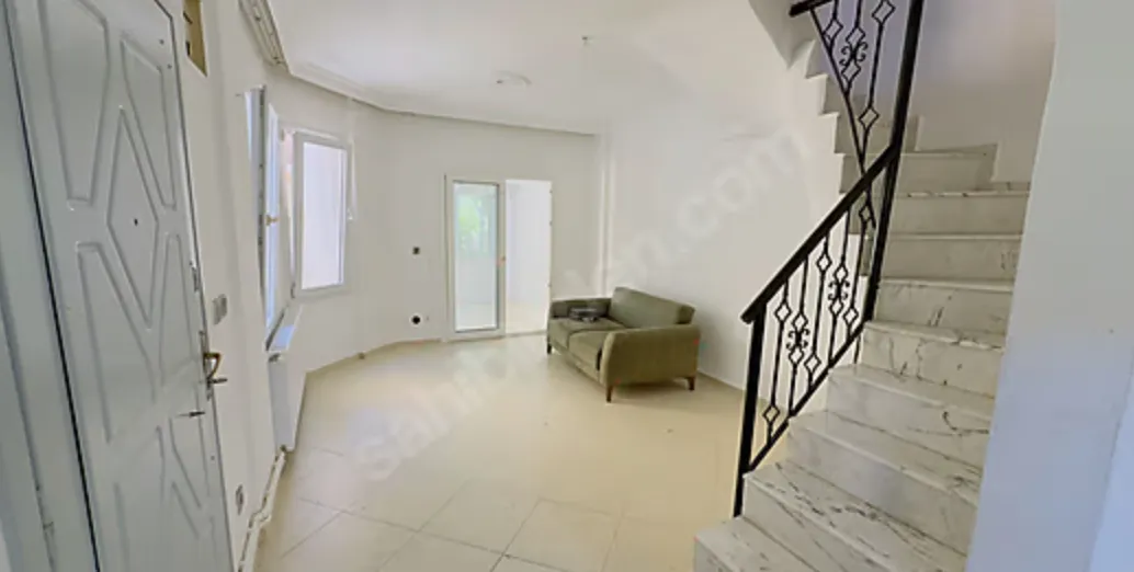Yeni Foça Yat Limanı Yürüme Mesafesi Satılık Tripleks 4+1 Yazlık