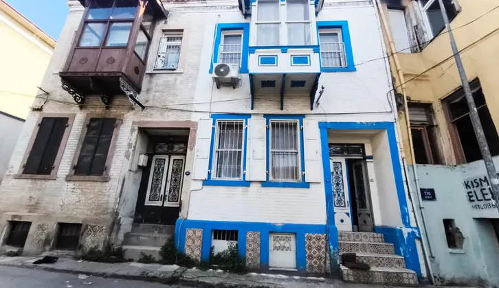 Konak Tuzcu Mahallesi'nde Tarihi Rum Evi, Cumbalı 3+1