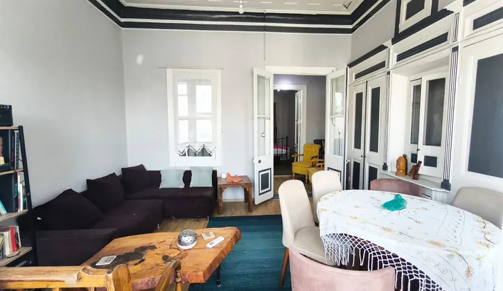 Konak Tuzcu Mahallesi'nde Tarihi Rum Evi, Cumbalı 3+1