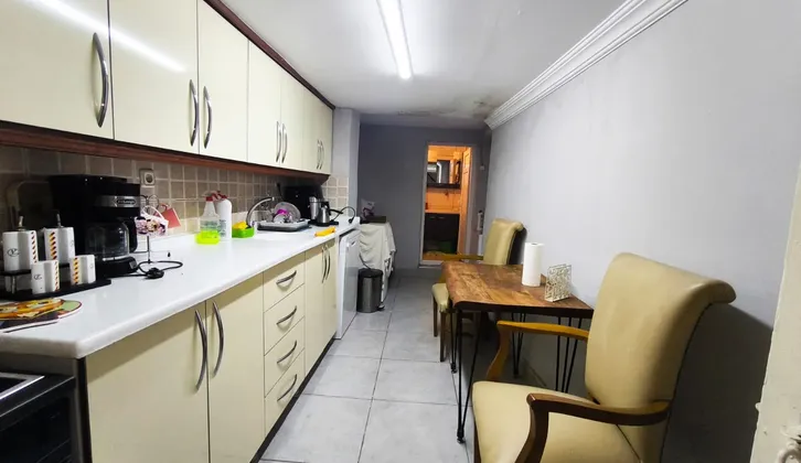 Konak Tuzcu Mahallesi'nde Tarihi Rum Evi, Cumbalı 3+1