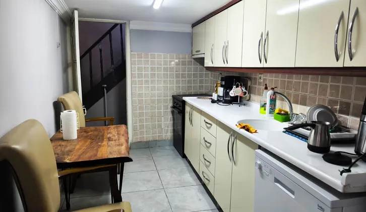 Konak Tuzcu Mahallesi'nde Tarihi Rum Evi, Cumbalı 3+1