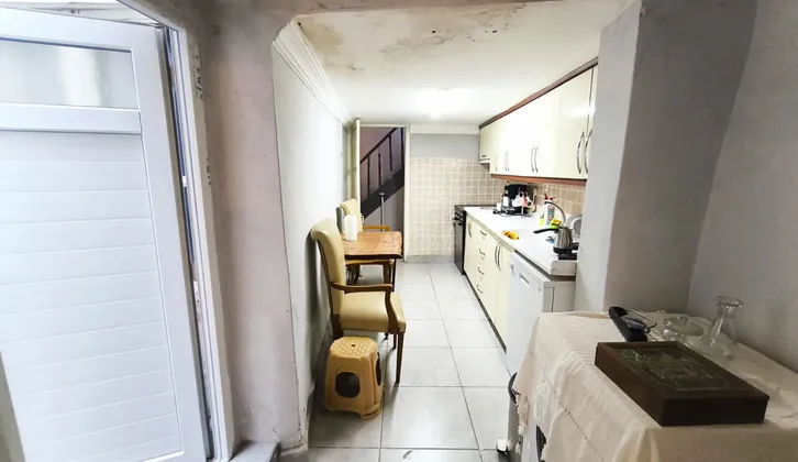 Konak Tuzcu Mahallesi'nde Tarihi Rum Evi, Cumbalı 3+1