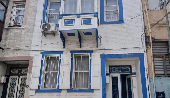 Konak Tuzcu Mahallesi'nde Tarihi Rum Evi, Cumbalı 3+1