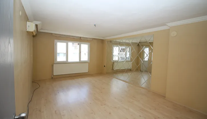Doğalgazlı Otoparklı Tadilatlı Bakımlı Geniş Ferah 3+1 Daire