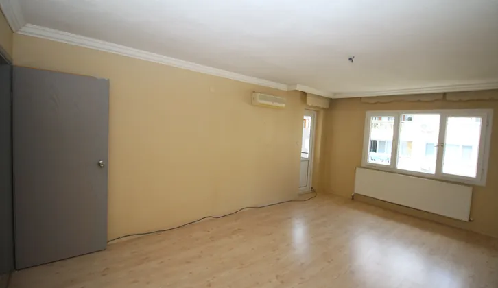 Doğalgazlı Otoparklı Tadilatlı Bakımlı Geniş Ferah 3+1 Daire