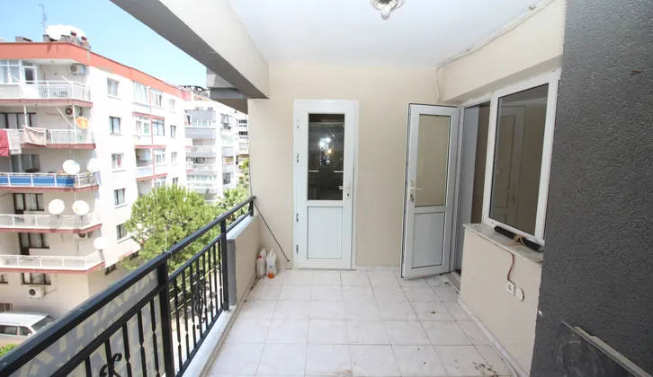 Doğalgazlı Otoparklı Tadilatlı Bakımlı Geniş Ferah 3+1 Daire