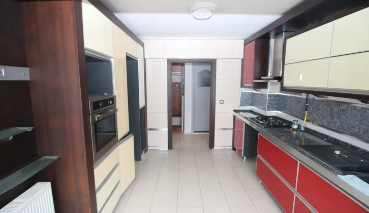 Doğalgazlı Otoparklı Tadilatlı Bakımlı Geniş Ferah 3+1 Daire