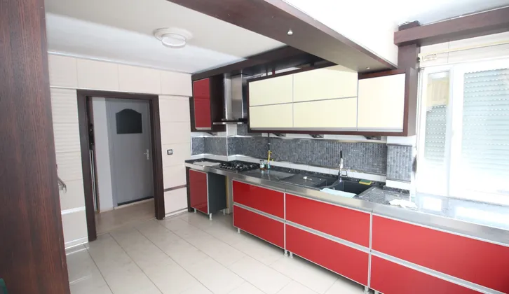 Doğalgazlı Otoparklı Tadilatlı Bakımlı Geniş Ferah 3+1 Daire