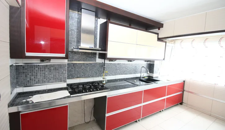 Doğalgazlı Otoparklı Tadilatlı Bakımlı Geniş Ferah 3+1 Daire
