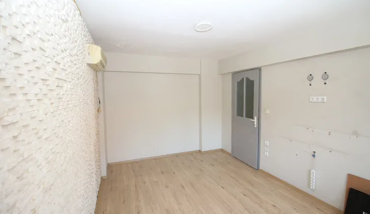 Doğalgazlı Otoparklı Tadilatlı Bakımlı Geniş Ferah 3+1 Daire
