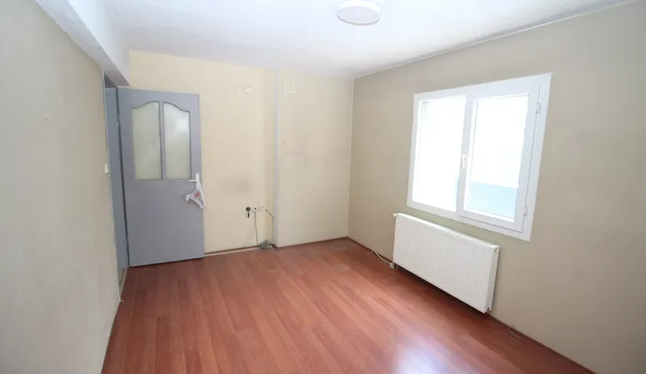 Doğalgazlı Otoparklı Tadilatlı Bakımlı Geniş Ferah 3+1 Daire