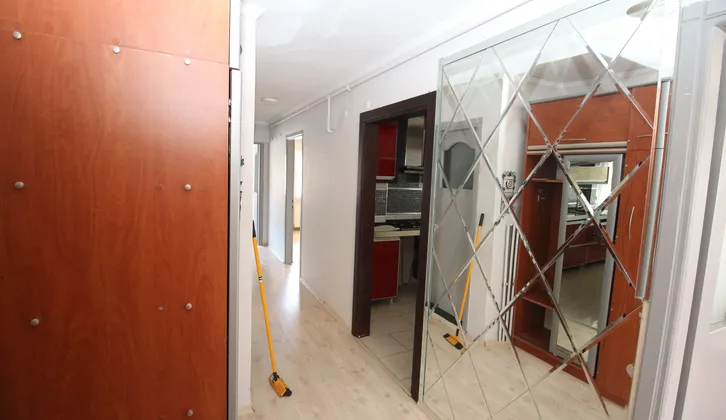 Doğalgazlı Otoparklı Tadilatlı Bakımlı Geniş Ferah 3+1 Daire