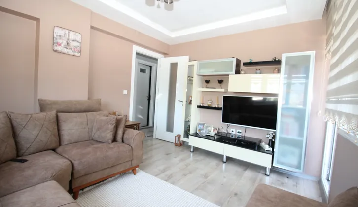 Basınsitesi Mah. Metro İkçü Yakını Doğalgazlı Ferah 3+1