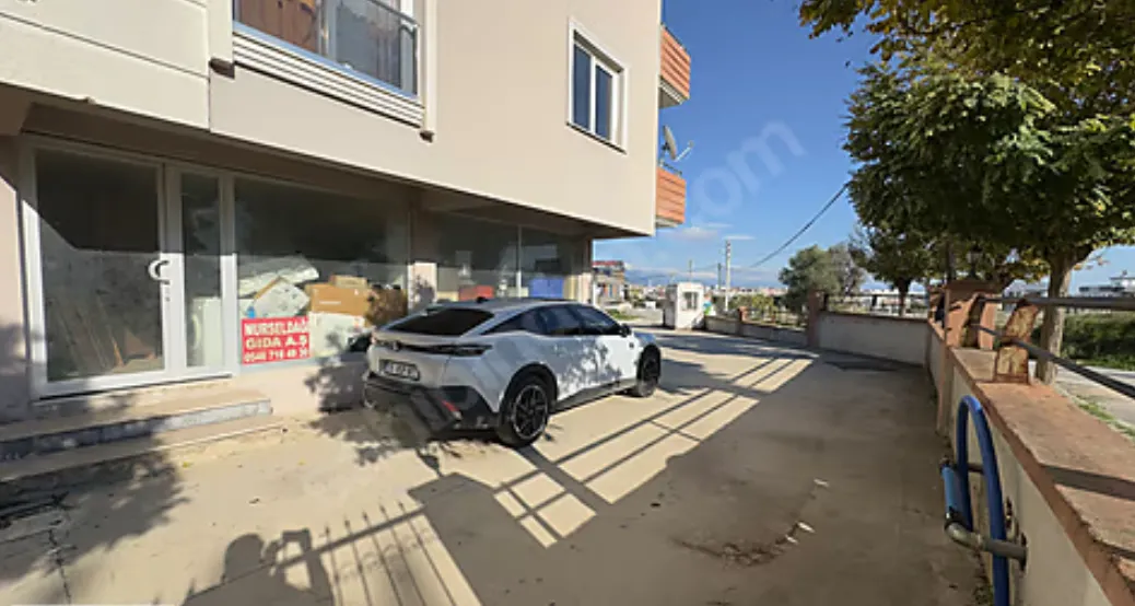 Menderes Yola Yakın Yeni Yerleşim Bölgesi 120m2 Satılık Dükkan