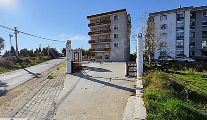 Menderes Yola Yakın Yeni Yerleşim Bölgesi 120m2 Satılık Dükkan