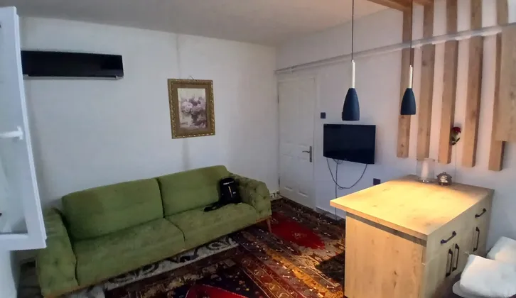 Buca Yenigün'de 3 Cepheli, Kış Bahçeli 2+1 Satılık Daire