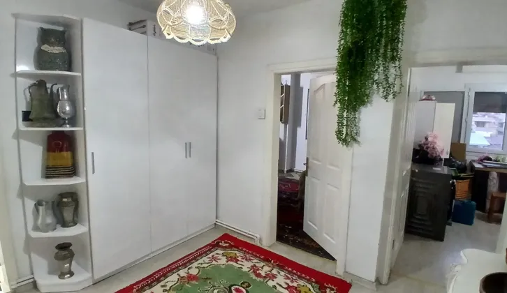 Buca Yenigün'de 3 Cepheli, Kış Bahçeli 2+1 Satılık Daire